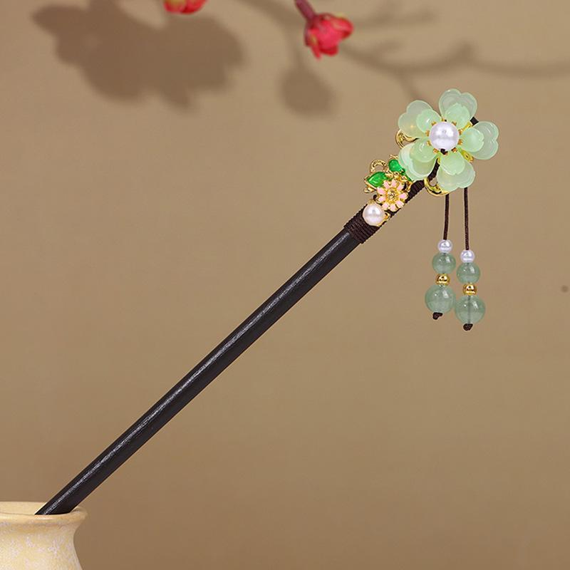 Vintage-Style Ebony Imitation Hairpin with Tassels and Wooden Step-Shaking Design for Hanfu and Ancient Costume Accessories
