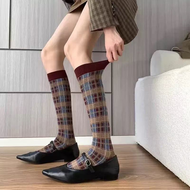 

Vintage Money Style Checkered Slimming Mid-Calf Socks for Women – Retro Modern Ankle Socks with Classic Pattern One Size