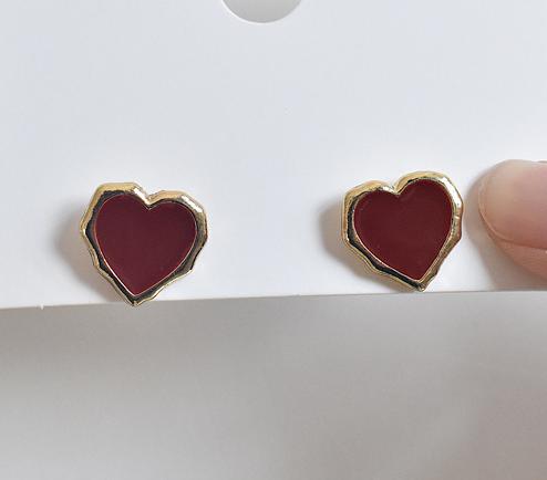 

New Retro Simple Wine Red Resin Geometric Striped High-grade Earrings French Elegant Girl Fashion Exquisite Wild Wedding Zircon