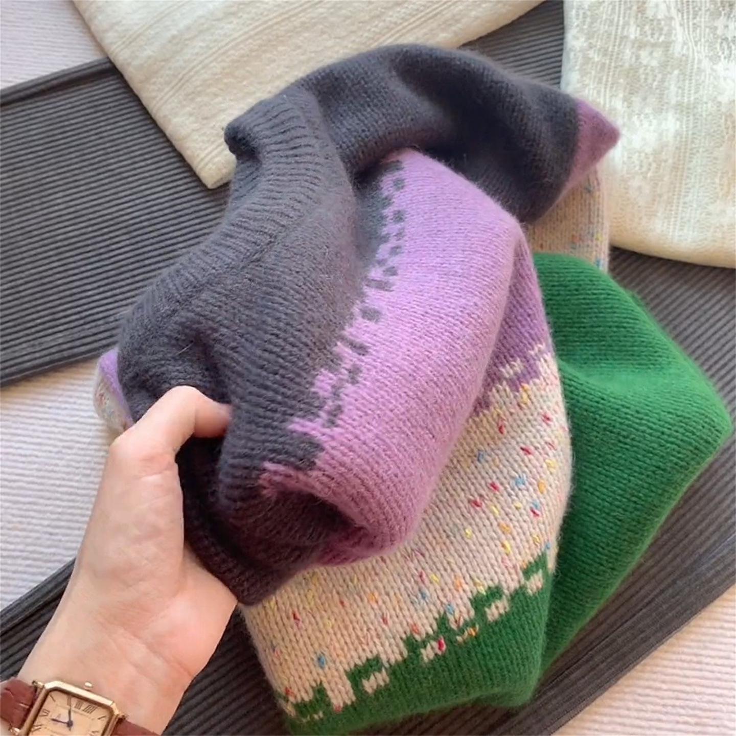 

Plus Size Korean Chic Colorful Striped Sweater for Chubby Girls - Autumn/Winter Soft Round Neck Knitwear S (80-95 jin)