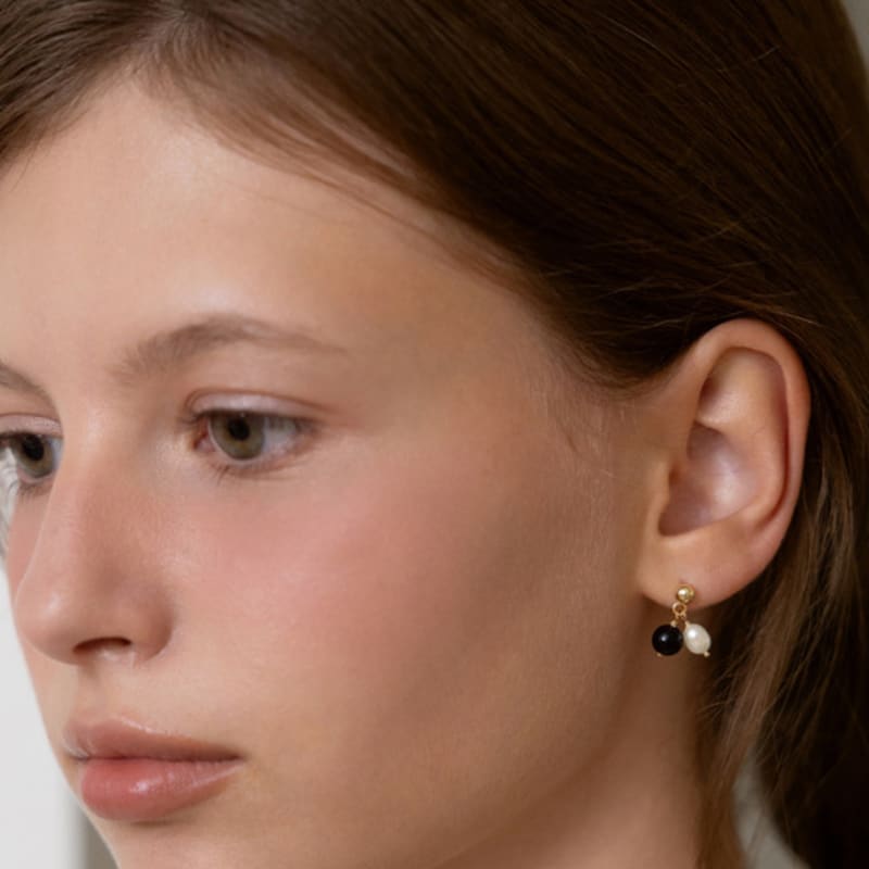 Tatiana (925 Silver) Pearl and Onyx Stud Earrings EC3273