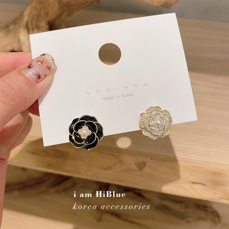 Boucles d'oreilles de luxe tendance 2024 accrocheuses pour femmes: Boucles d'oreilles à clous tendance et polyvalentes pour l'automne et l'hiver