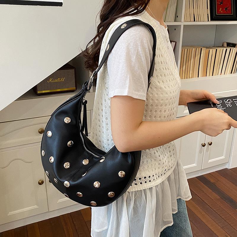 New Retro Women Casual Simple Shoulder Bag Premium Rivet Underarm Bag Large Capacity Fashion Versatile Commute Crescent Bag