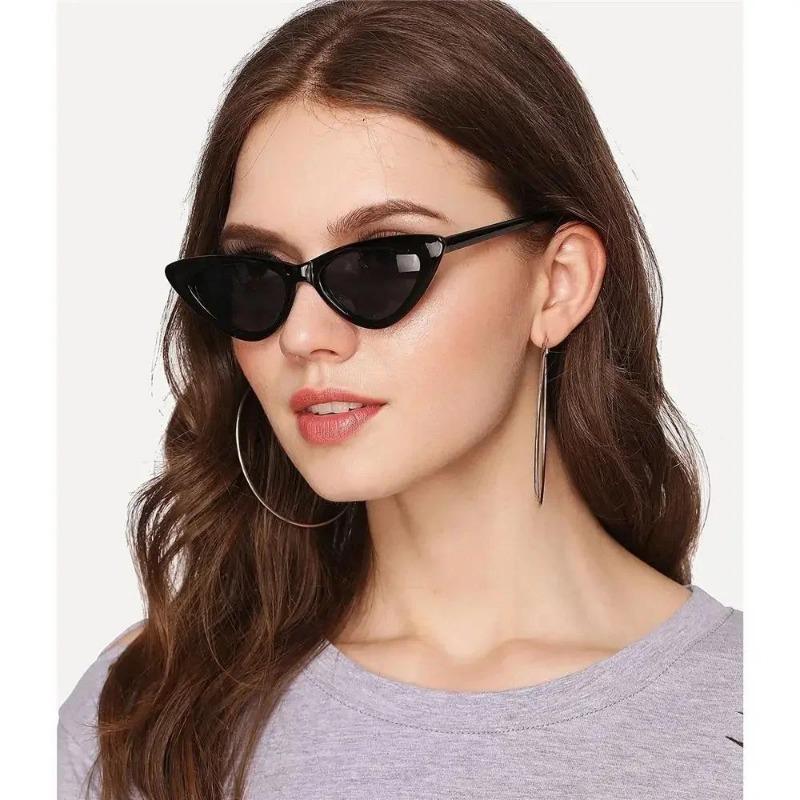 Personlighet Godterifarge Trekantede Cat Eye-solbriller Trend Retro Liten innfatning Solbeskyttelsesbriller Ultralette unisex-briller