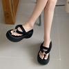 Schwarze Retro beliebte dicke Sohle Flip-Flops Sommerkleidung 2025 neu mit Rock vielseitig höhenverstellbare Sandalen