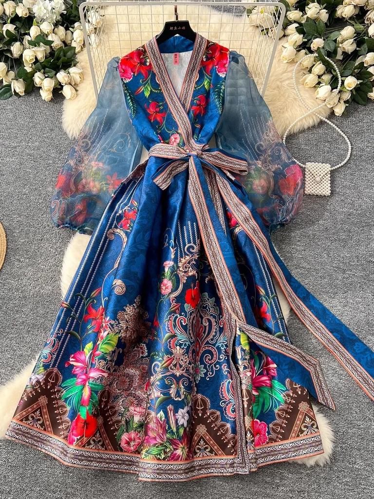 Wunderschönes Chiffon-Wickelkleid mit Blumendruck und Laternenärmeln, Spleißbandage, Schnürung, Kreuz-V-Ausschnitt, dicker Satin, Boho-Partykleidung