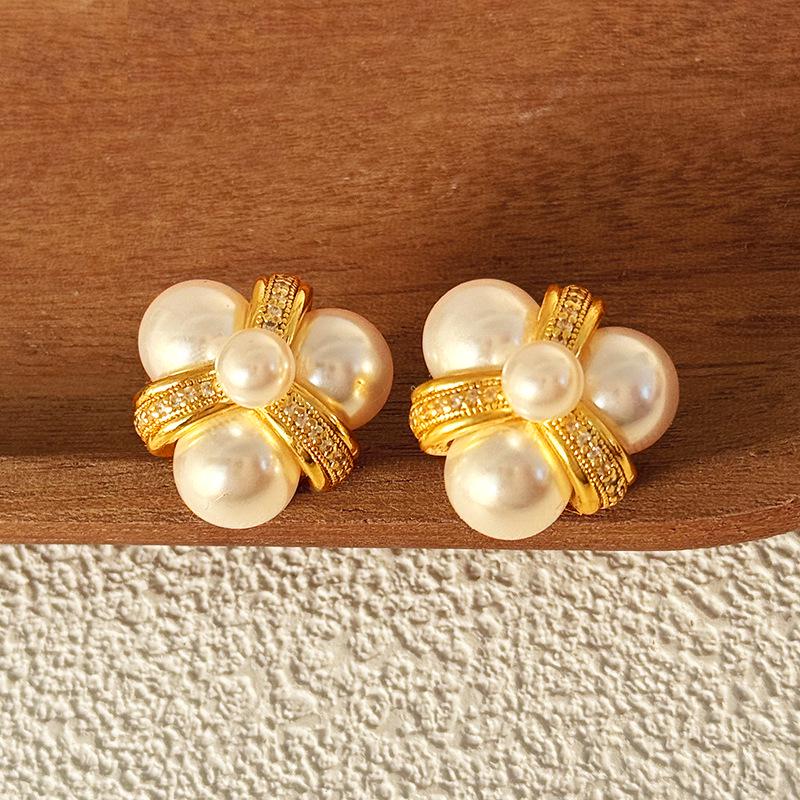 

2025 French Retro Zircon Pearl Floral Stud Earrings - Vintage Style, High-End Design for Women