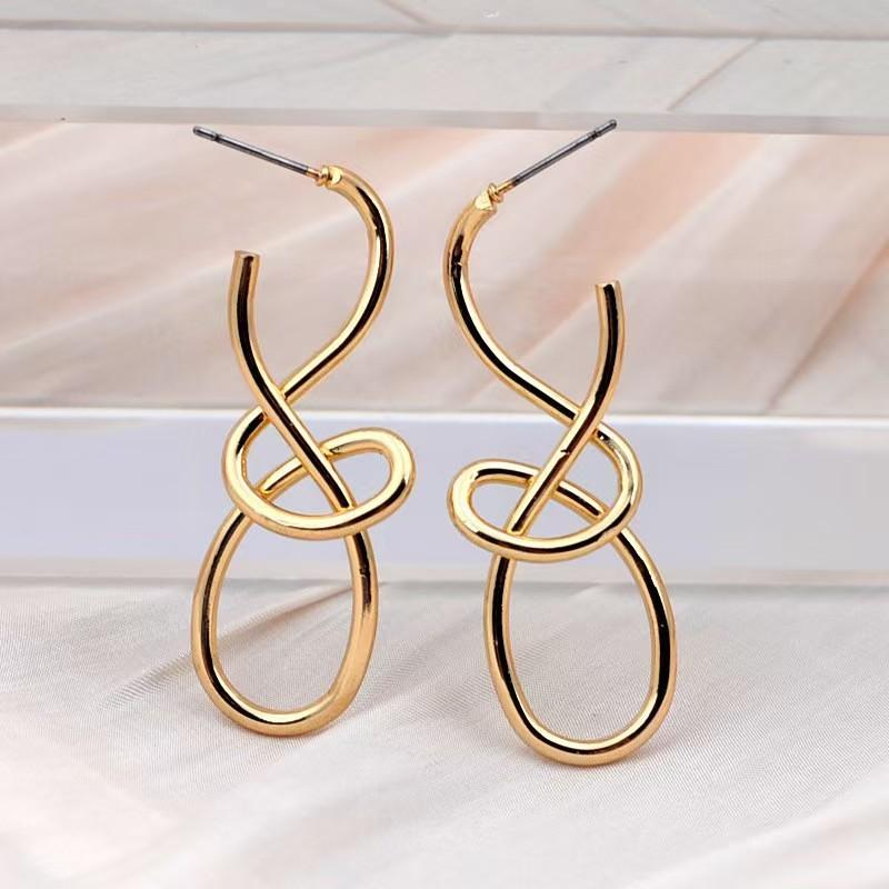 

1 Pair of Trendy Stylish Golden Dangle Earrings Big Circle Design Match Retro Daily Outfits Party Accessories Fashionable Stuff