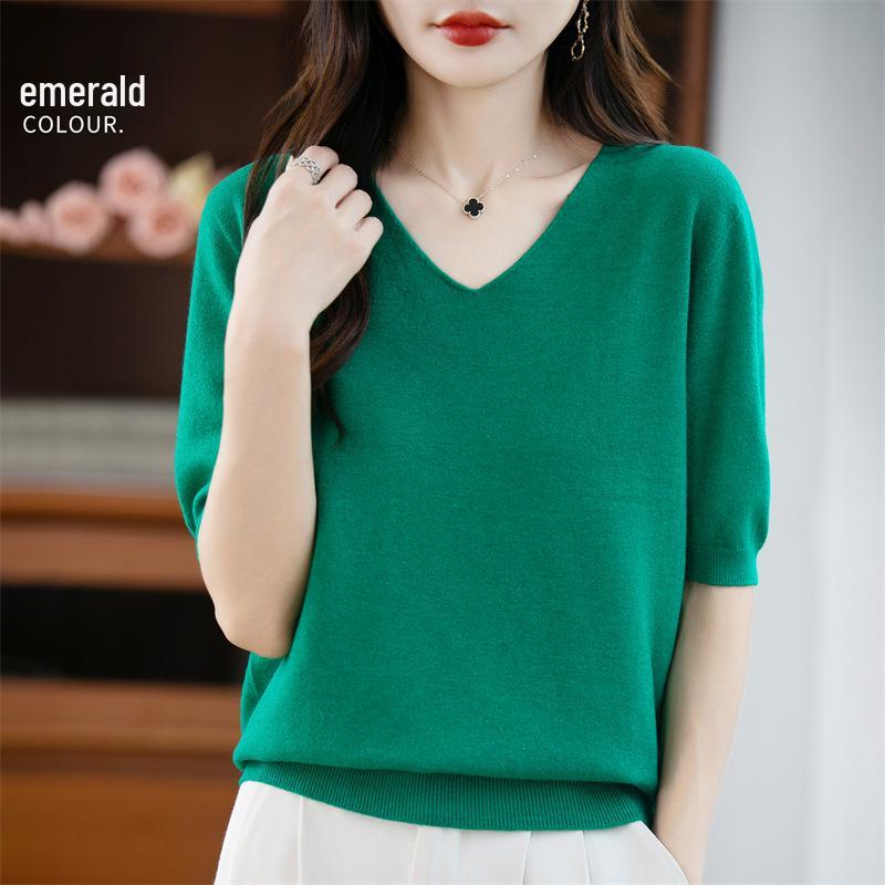 Autumn 2026 V-Neck Women's Knit Pullover Sweater with Short Sleeves - Seamless, One-Piece Design