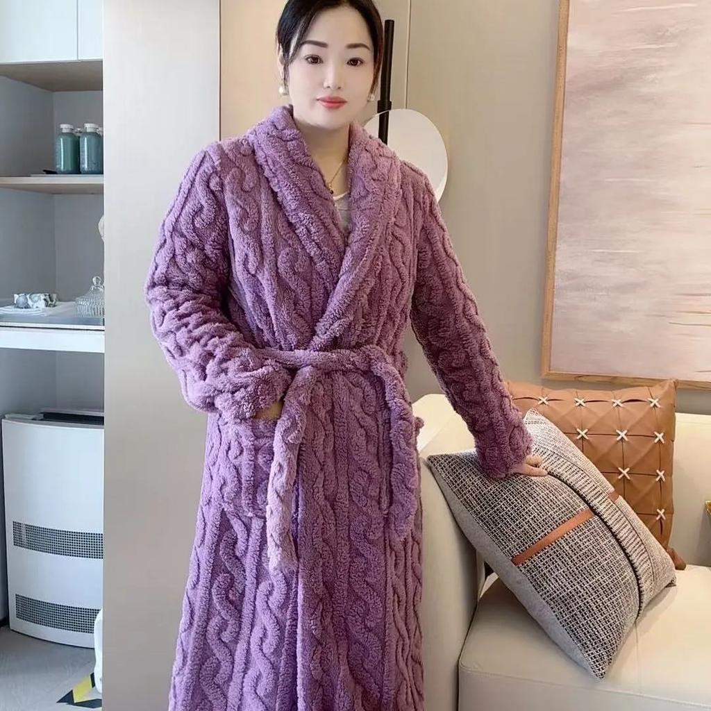 Bademäntel und Samt können getragen, gewickelt werden, nicht fusselnde, schnell trocknende Badetücher, Nachthemd, gute Wasseraufnahme, im Winter verdickt