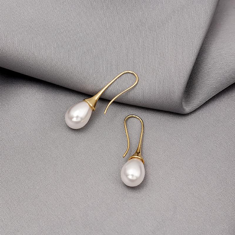 Retro Fashion Earrings Femininity Water Drop Earrings Pearl Stud Earrings Classic Personalized Ear Jewelry
