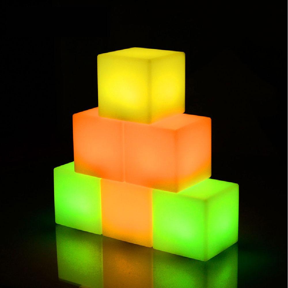 Dimbar LED Cube Nattlampa Fjärrkontroll LED PE 16 färger Uppladdningsbar sängbord för glödljus Heminredningslampor