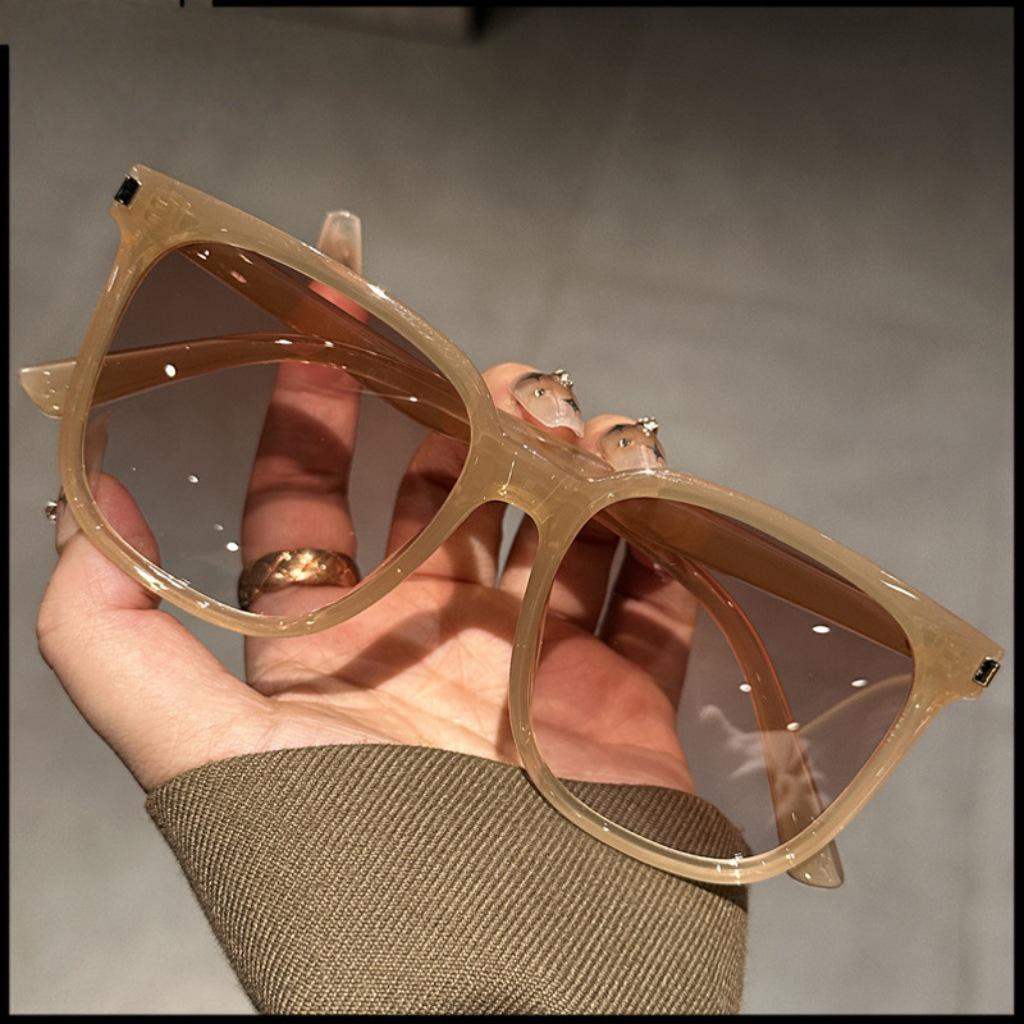 

2025 Women s Oversized Lightweight UV Protection Sunglasses - Stylish, Slimming, Large Frame for Summer