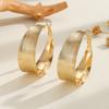 Nischenhaftes, übertriebenes Design, schlichte und kühle Ohrringe, temperamentvoll, goldene, hochwertige Doppelring-Ohrringe.