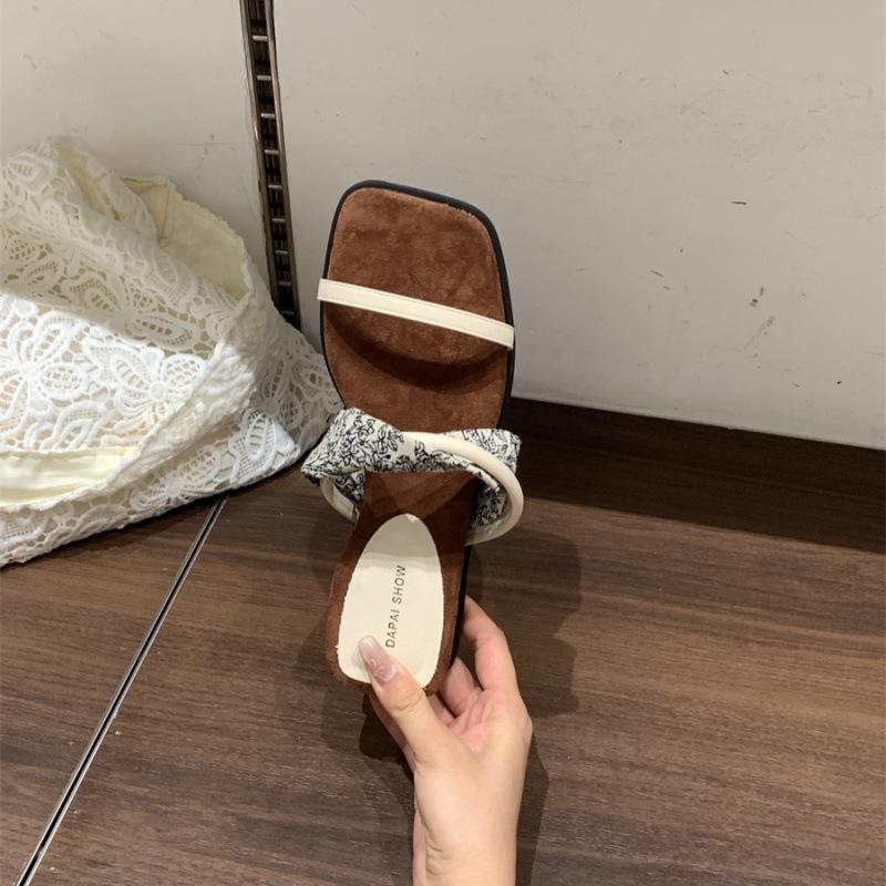 

Французские нишевые шлепанцы на толстой подошве для женщин, которые можно носить летом 2025 года, с открытым носком и внутренней высотой, пляжные полушлепанцы 40