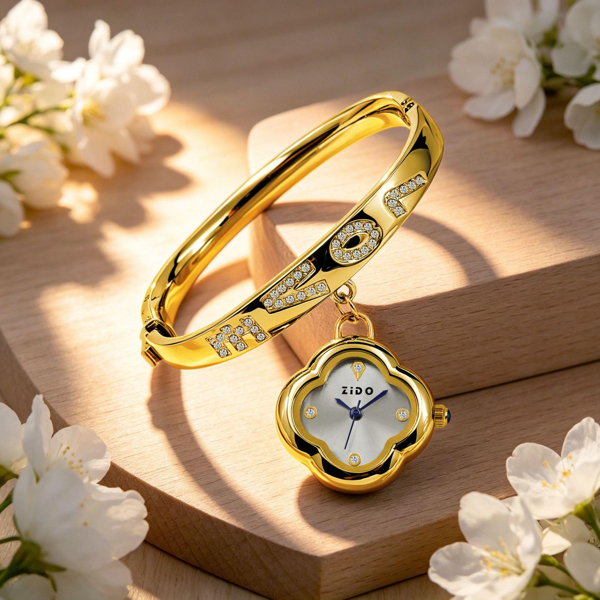 Watch Women S Premium Niche Design Fashion Diamond Clover Bracelet Watch Women S Quartz Watch naked watch