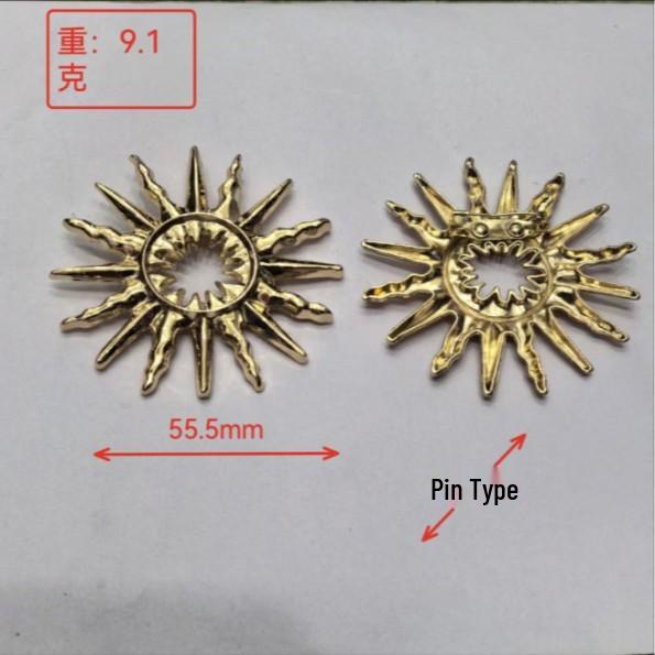 Stylish Matte Gold Sun Brooch for Women: European & American Niche Design Windbreaker Accessory