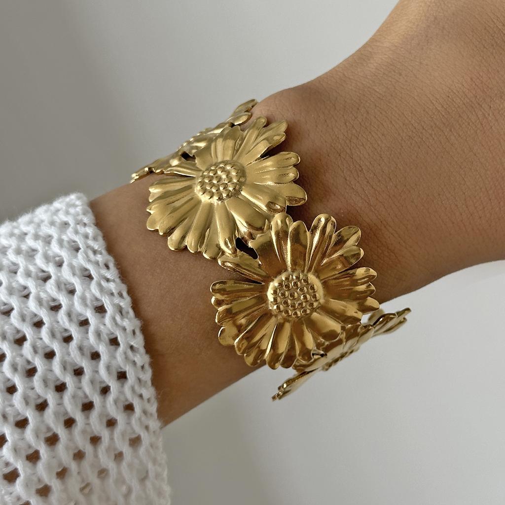 Vintage Stainless Steel Wide Cuff Bangle for Women Gold Color Starfish Flower Heart Open Chunky Exaggerated Bracelet Jewelry