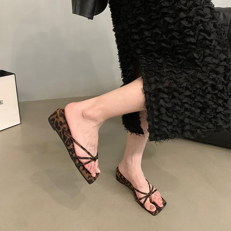 

Нишевые тапочки на танкетке с открытым носком, женские летние, новогодние праздничные, для морского пляжа, с леопардовым принтом, прохладные тапочки 40 цветной печати леопарда