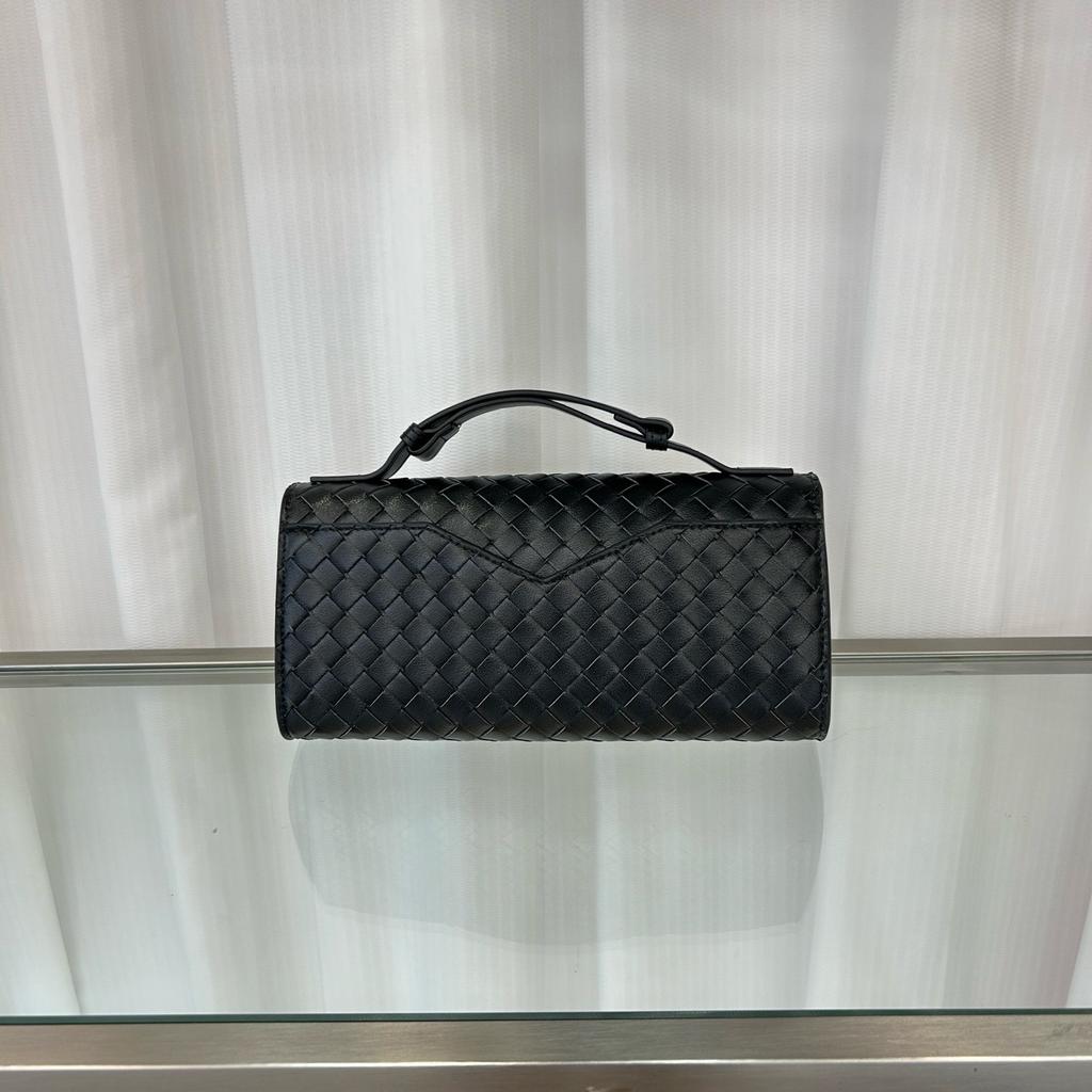 Cross-border woven baguette bag, niche leather women's bag, fashionable versatile horizontal version lock, portable shoulder messenger envelope bag