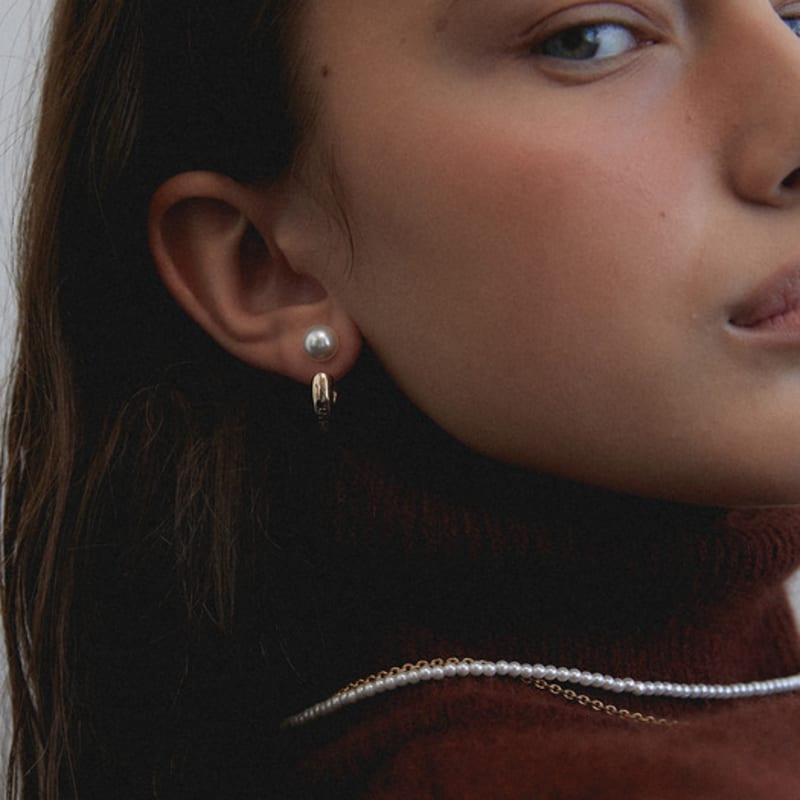 MIDNIGHT MOMENT curve pearl earring