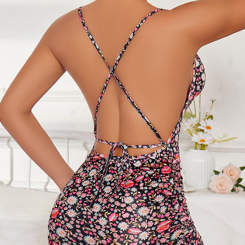New one-piece women's halter, sexy shoulder straps, waist and thin holiday dress