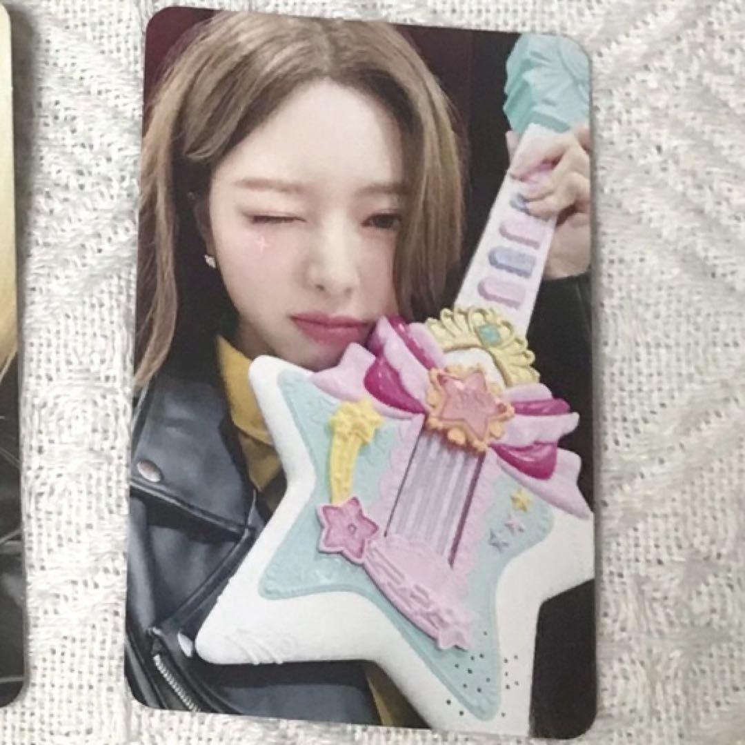 

[USED] ITZY Yuna GOLD makestar Yonton limited edition guitar trading card