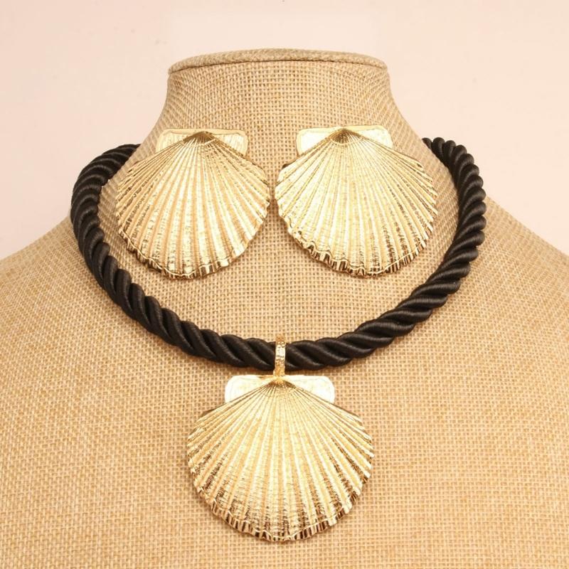 Elegant Shell Pendant Necklace and Earrings Set Handmade Weddings Accessories Fashionable Jewelry for Women Girls
