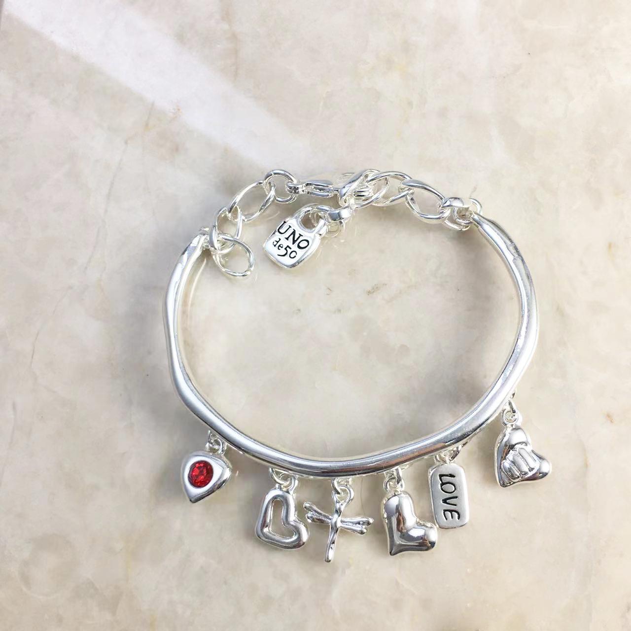 2024 UNOde50 Trendy High-Quality Spanish Pendant Hand Bracelet for Women 20 cm