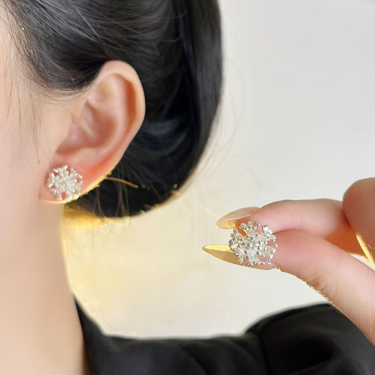 

Korean 3D Flower Stud Earrings: Elegant, High-End, and Versatile for Women