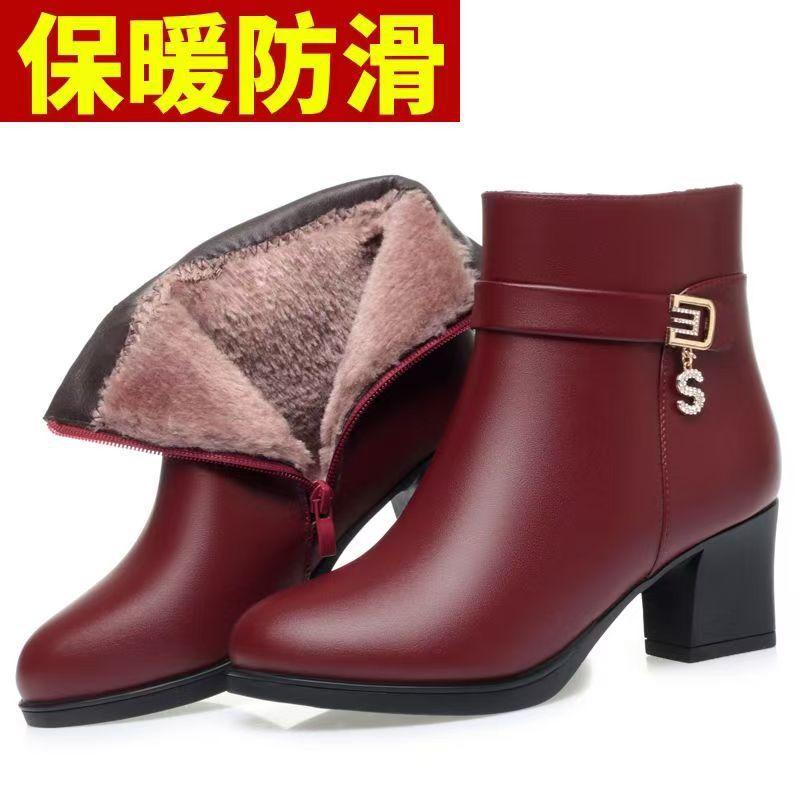 Mom shoes cotton shoes 2026 new Chinese women's shoes comfortable autumn and winter leather shoes velvet short boots versatile soft-soled boots