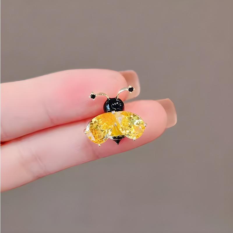 

Кристальная мини-брошь «Маленькая пчелка», Милая и изысканная корсажная брошь, аксессуар для воротника кардигана, летняя булавка-застежка с защитой от бликов жёлтый