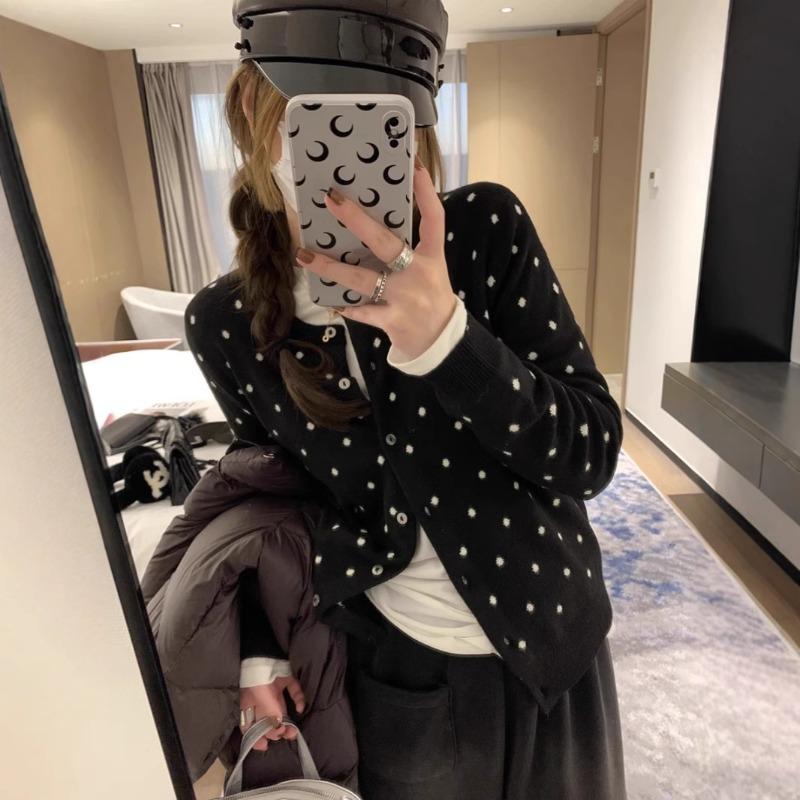 Polka dot knitted sweater women's new autumn and winter stacked wear design sense slim and thin cardigan long-sleeved sweater top