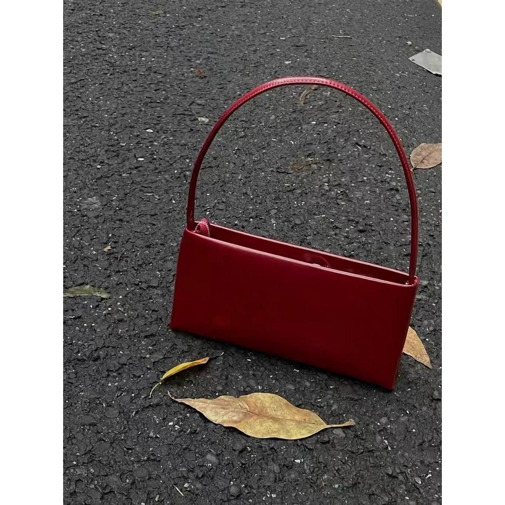 Ielgy High-End Baguette Underarm Bag Niche Design Shoulder Messenger Bag Simple Fashion Red Wedding Bag