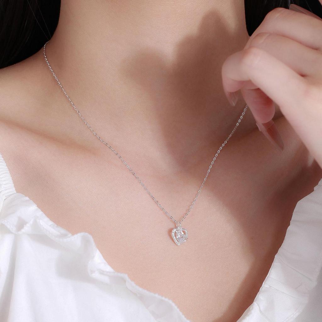 Sterling Silver Heart & Diamond Inlaid Pendant Necklace - Women's Luxurious Clavicle Chain Choker.