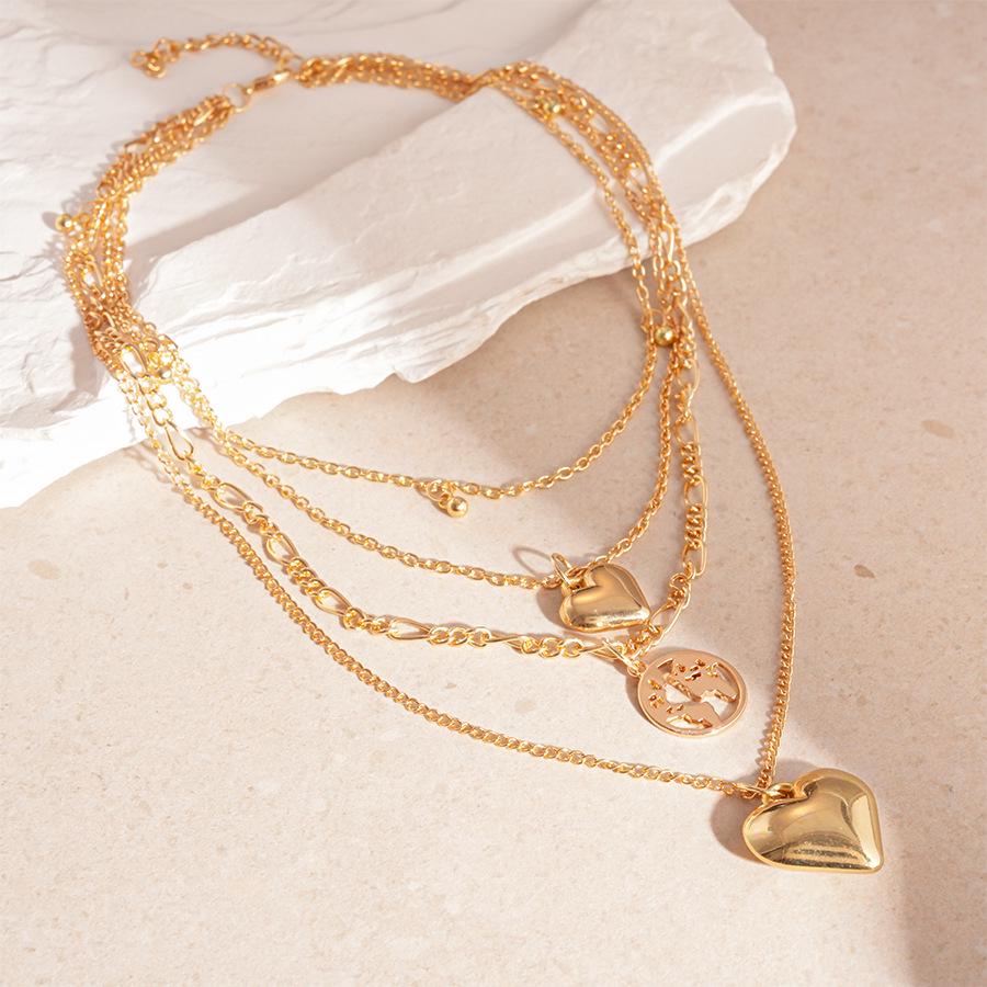 Retro Metal Heart Conch Necklace: Luxurious, Unique, and Exaggerated Clavicle Chain