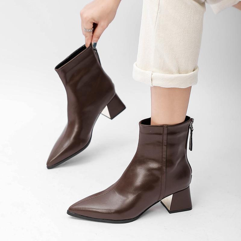 Korean version of pointed brown short boots, children's customized rear zipper thick heel women's boots customized autumn and winter new high-heeled