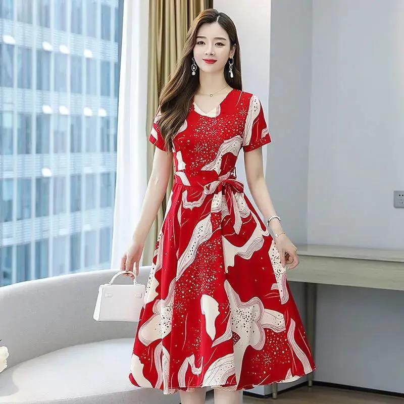 Large size dress women's summer wear V-neck Korean version elegant style and thin temperament long short-sleeved pullover floral A-shaped skirt