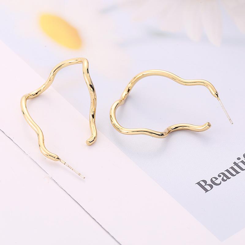 Sophisticated Minimalist Geometric Silver Stud Earrings - Irregular Baroque Design