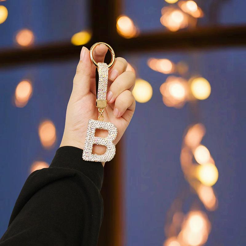 1PC Keychains Ideal Gift Letter Design Bling Key Ring Accessory Full Rhinestone Design Lucky Pendant 26 Alphabet Letters