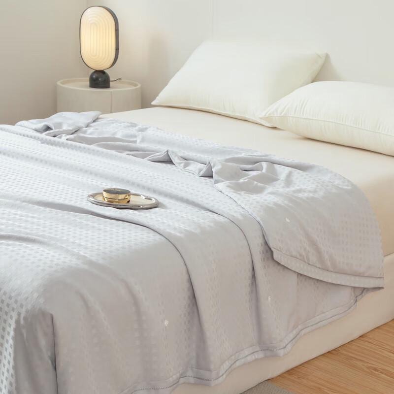 Cloud-Soft Gilt Jacquard Tussah Silk Duvet