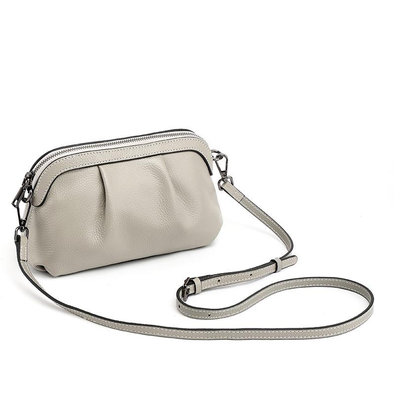 The first layer of cowhide small bag, the new versatile shoulder bag, simple pleated bag, messenger bag.