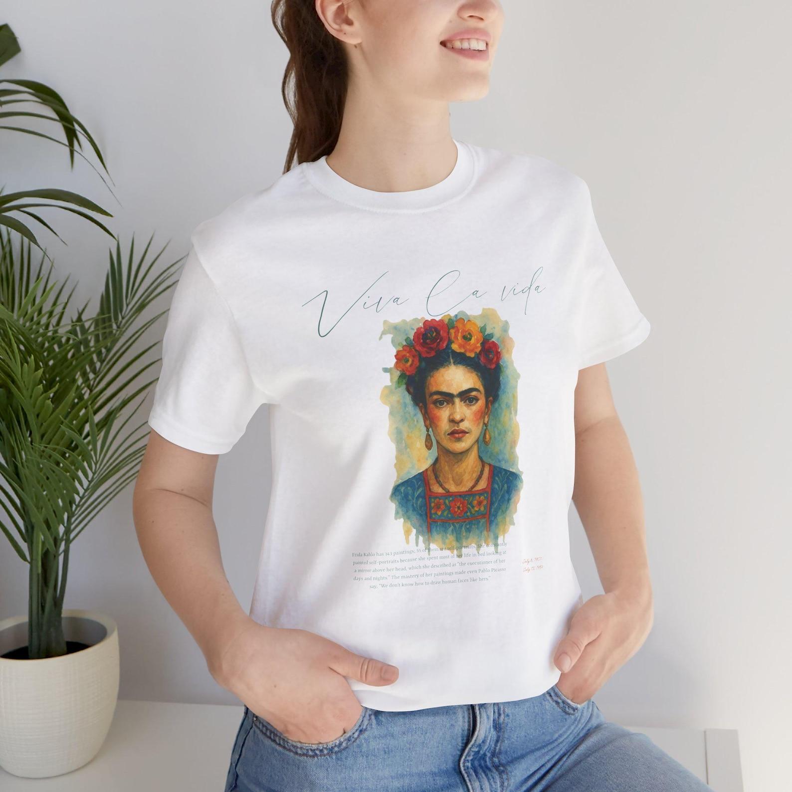 Frida Kahlo Art T-Shirt, Viva La Vida Graphic Tee, Feminist Artist T-Shirt, Boho Mexican Art Gift, White Aesthetic T-Shirt XL