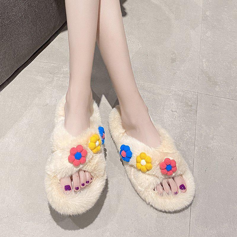 Autumn Outdoor Fashionable Furry Slippers: Trendy Flat Sole, Single Strap, and Fluffy Cotton for Home or Casual Wear.