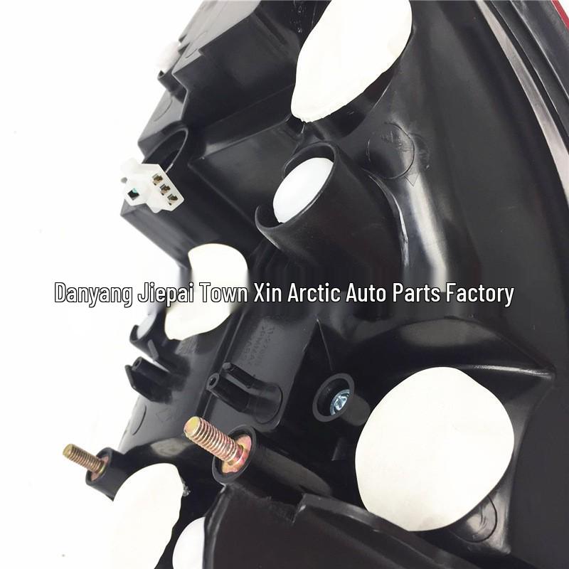 Compatible with Mitsubishi Galant rear tail light, combination light housing, reversing light, and turn signal light semi-assembly.