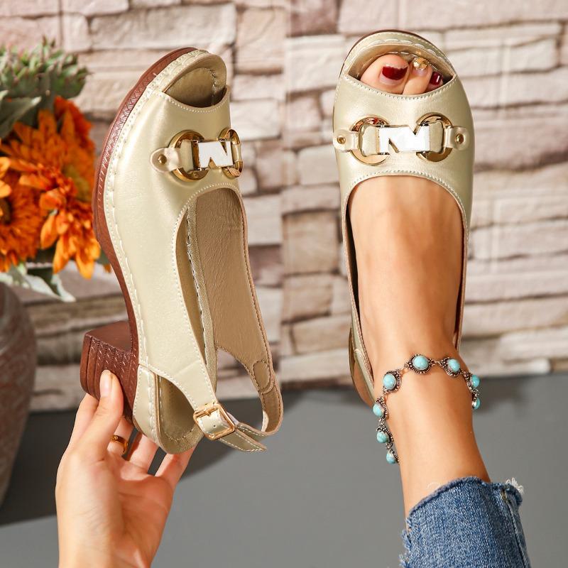 Fashion Summer New Chunky Sandals Women Fashion Round Head Open Toe Metal Buckle with A Line Waterproof Platform High Heels