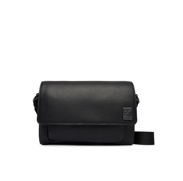 Сумка Calvin Klein Emblem Hw Small Slap Messenger One Size 14890₽