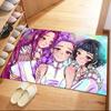 Kwadratowe dywany z postaciami z anime fantasy to świetny wybór do salonów, sypialni, wystroju domu oraz jako prezenty.