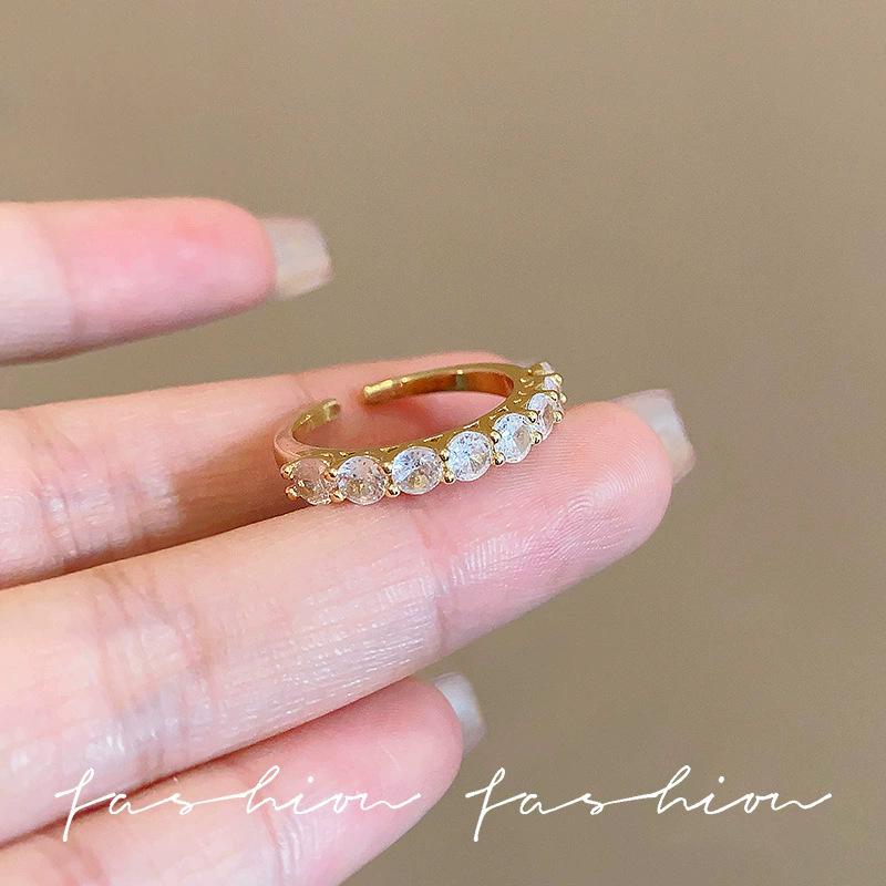 Elegant Butterfly Zircon Silver Ring: Women's High-End Luxury Style Jewelry