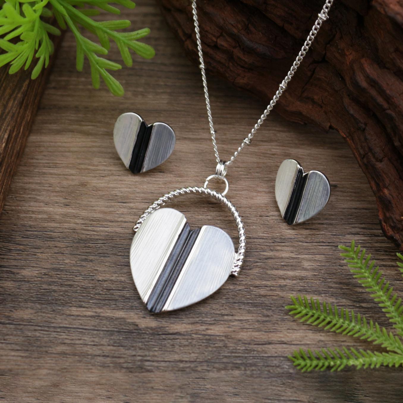 

Новый цвет масляной живописи любовь серьги-пусеты подвеска набор женский простой и милый серьги-пусеты в виде сердца ожерелье набор